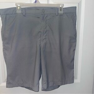PGA TOUR Men's Gray Checkered Shorts-b198